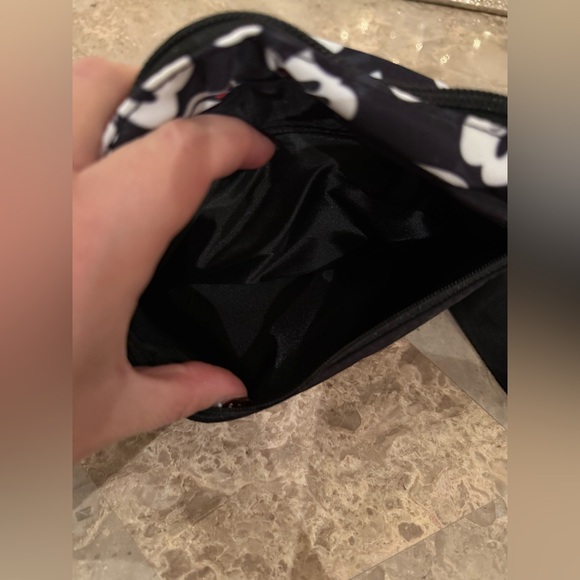 🖤NWT 🖤 Disney Mickey Mouse Black Crossbody Bag - Picture 5 of 9